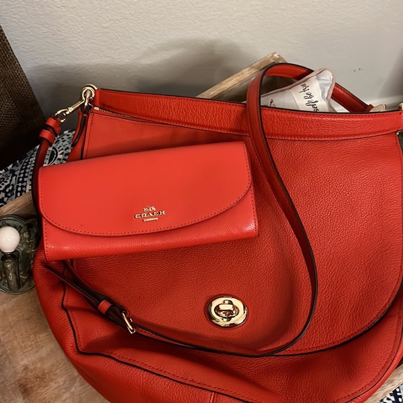 Coach RED, matching set with wallet - Picture 14 of 14